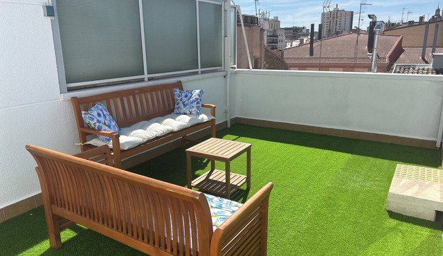 Penthouse overlooking the Central Market. Parking option