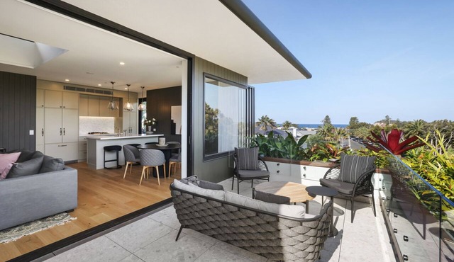 Penthouse Perfection in prestigious Collaroy Basin