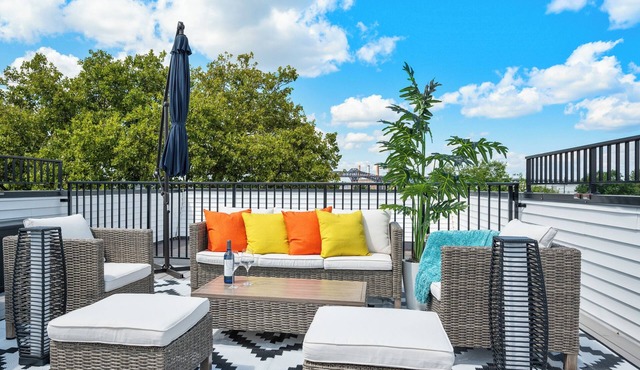 Penthouse + Private Rooftop Lux 3BR 2BR Duplex Near PATH to NYC