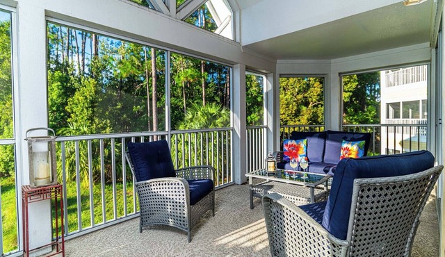 Penthouse retreat-golf course view-pool & hot tub-near beach
