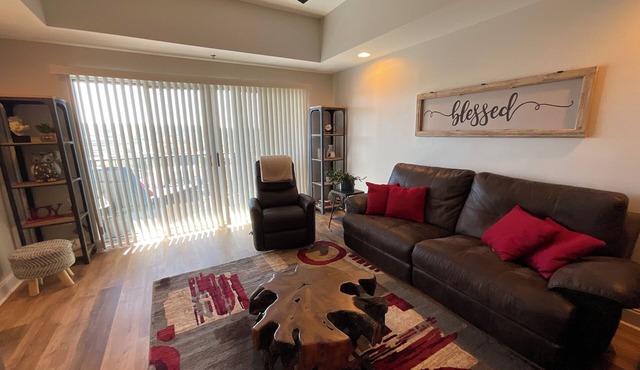 Penthouse Retreat-Condo in Bristol-3 BR, 3BR