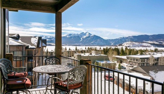 Penthouse Ski Retreat |Breathtaking Lake & Mountain Views |Fireplace |Garage |Shuttle to 6 Resorts