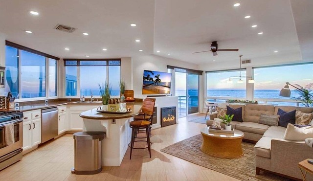 PENTHOUSE SKY SUITE * 55' Ocean Front * 4 Decks