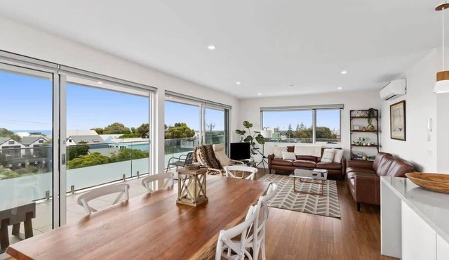 Penthouse Spectacular Ocean Views From Every Room