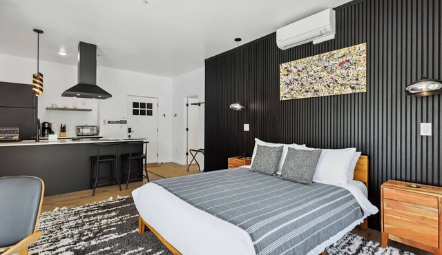 Penthouse studio suite, downtown White Salmon, suite 15