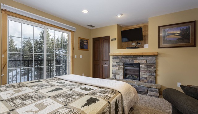 Penthouse Studio w/Mtn Sunrise Views; Near Silver