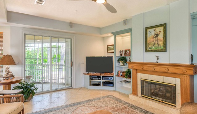 Penthouse Suite w/golf & water views-pool & hot tub