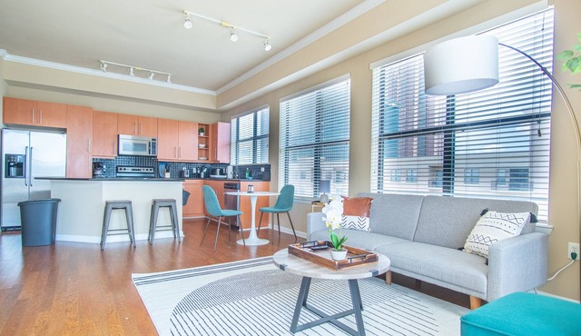 Penthouse views! Walk Everywhere! 1BR Uptown Apt