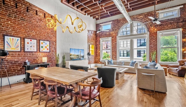Penthouse w/Rooftop Deck Overlooking Gay Street