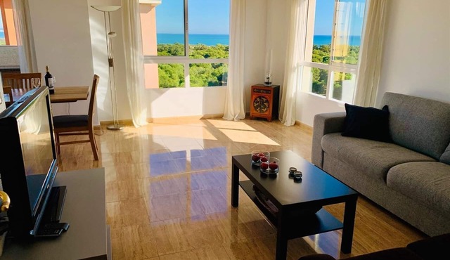 Penthouse with Stunning Sea and Mountain Views, Shared Pool & Wi-Fi