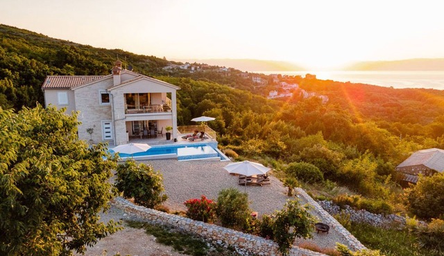Penthouse with excellent sea views