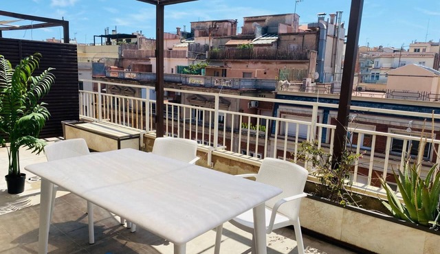 PENTHOUSE WITH LARGE TERRACE IN THE CENTER OF BARCELONA