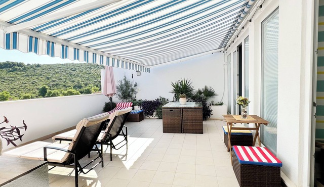 Penthouse with large terrace 50 m from the beach: an oasis of peace and beauty.