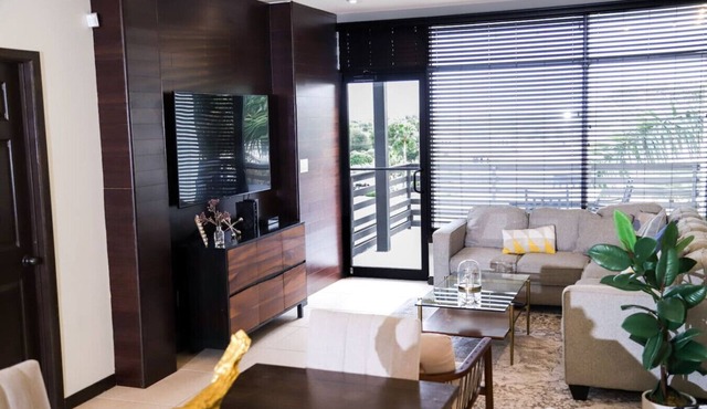 Penthouse with Pool & Jacuzzi