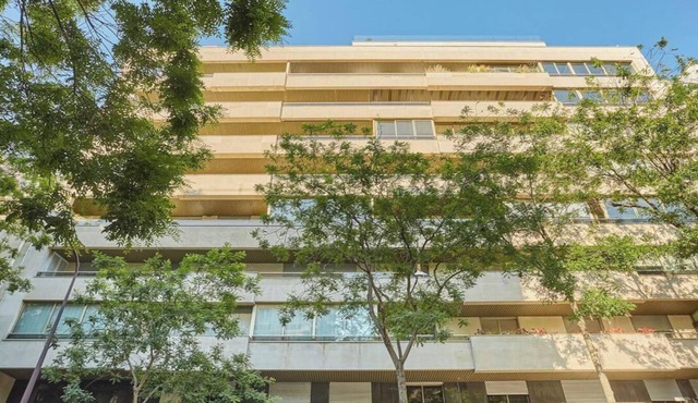 PENTHOUSE WITH ROOFTOP TERRACE IN THE PRESTIGIOUS VICTOR HUGO DISTRICT