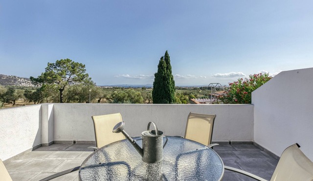 Penthouse with Sea Views in Roses, with Sea Views, Terrace and Wi-Fi