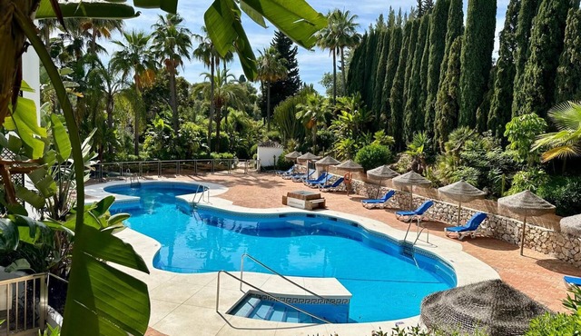 Penthouse with Terrace, Stunning Views, Pool & Barbecue, Parking