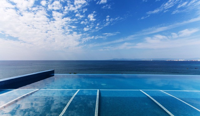 Penthouse with unbeatable views on Los muertos beach