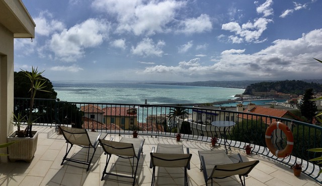 Penthouse with wonderfull sea view between Nice and Viilefranche