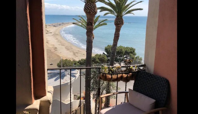 Penths.OceanViews.Parking. Laundry.Beachside