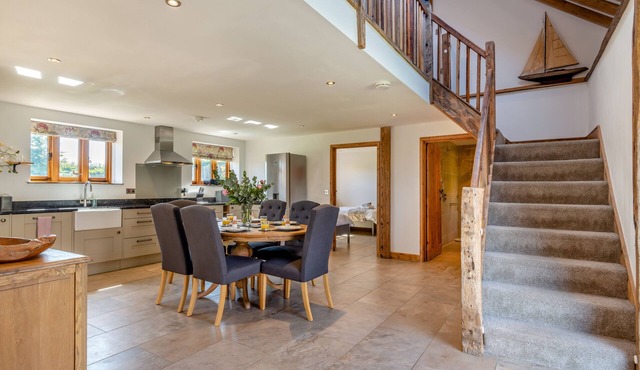 Pentney Barn - Three Bedroom House, Sleeps 6