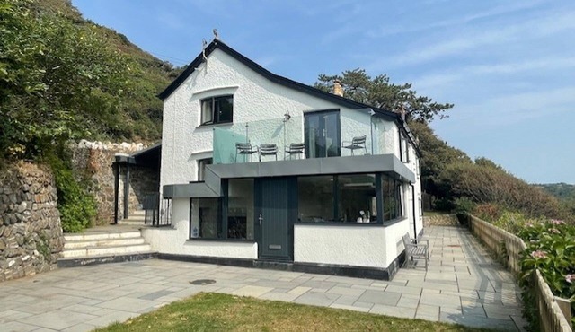 Pentreath is a spacious and stylish five-bedroom retreat sleeping up to 10 guests