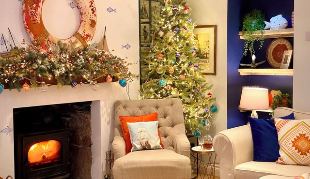 PENTREATH, pet friendly, character holiday cottage in Kingsand