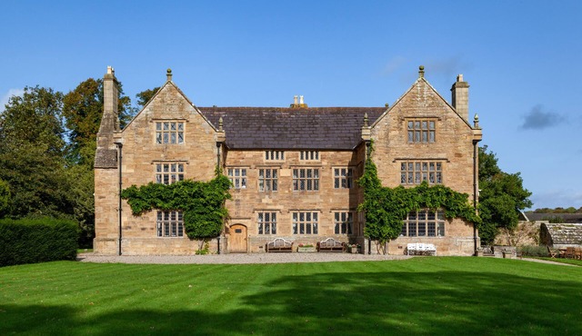 Pentrehobyn Hall sleeps 18