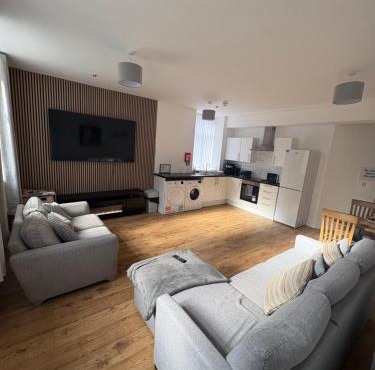 Pentwyn avenue apartment