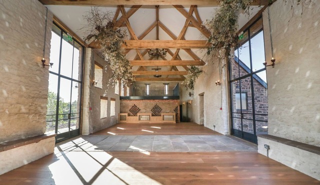 PENTWYN FARM, pet friendly, character holiday cottage in Abergavenny