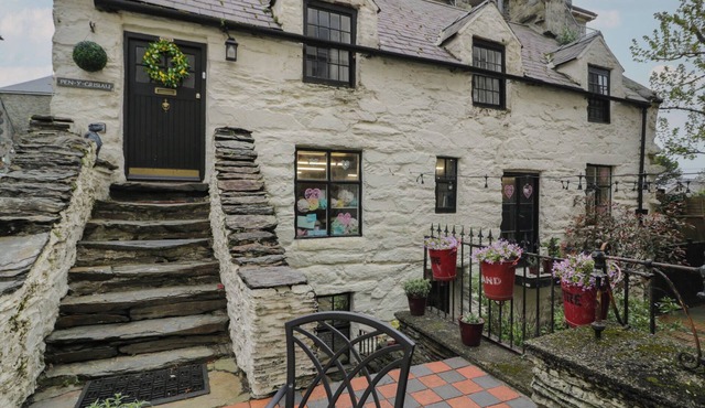 PENYGRISIAU, pet friendly, character holiday cottage in Barmouth