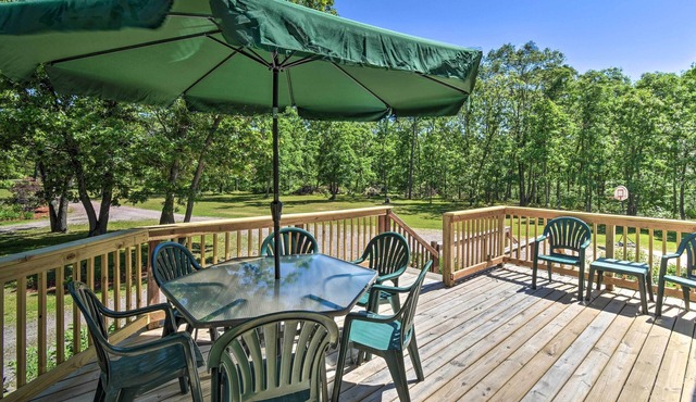 People & Paws Home w/Fenced Yard by the Dells!