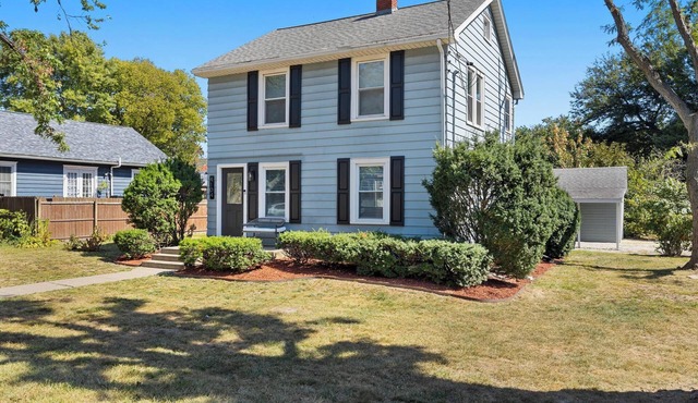 Peoria Heights 3BR/3BA Home – WiFi, Family-Friendly, Convenient