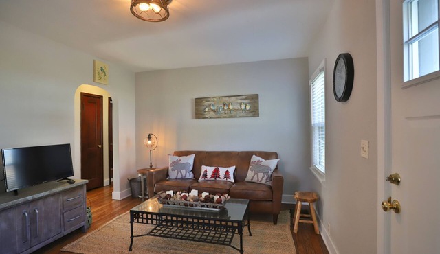 Peoria Heights Haven on the Trail- A Wooded Retreat Close to the Restaurants
