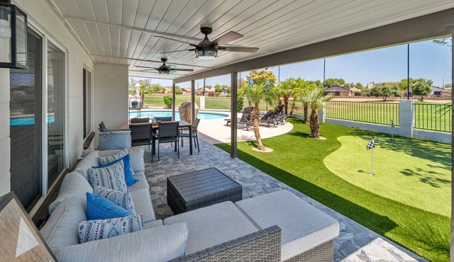Peoria Oasis on Golf Course: Pool & Putting Green!