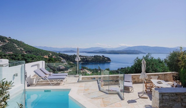 Pepe's Villa in Loustri on NE coast with private pool, WiFi, AirCon. Sleeps 4.