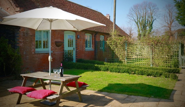 Peper is a cosy cottage in the heart of rural Kent. Converted stables.