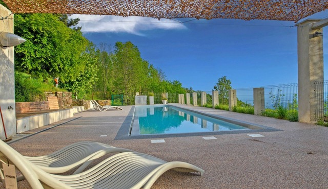 Peponi Classé 4* - Piscine - Parc des Monts d'Ardèche