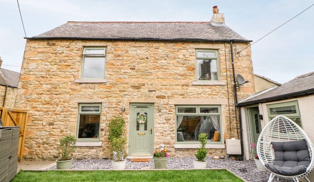 PEPPER COTTAGE, pet friendly, with open fire in Wolsingham