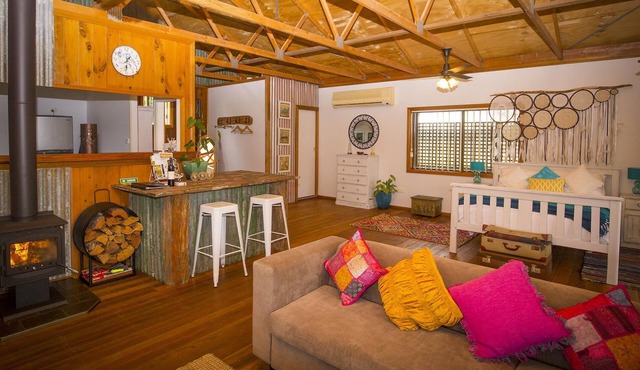 Peppercorn Cabin - Cosy cabin just for 2, with fireplace and close to popular wedding venues