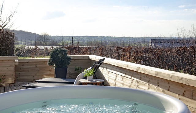 Peppers Lodge, Hot Tub, Woodburner