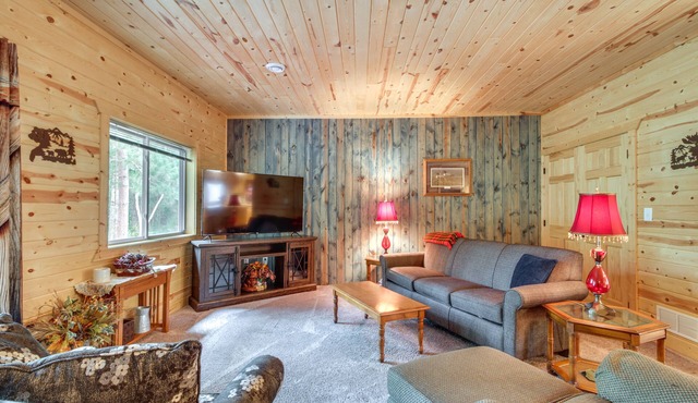 Pequot Lakes Vacation Rental w/Patio & Fire Pit