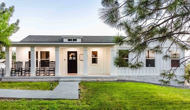 Pera Blanca in the heart of wine country Caldwell