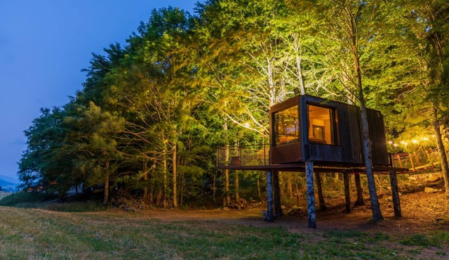 Perched hut La Résilience, on the Vercors plateau