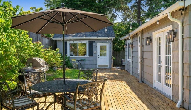 Perch - Ballard Delight: Great Ballard location! 2 Spacious Houses w/parking