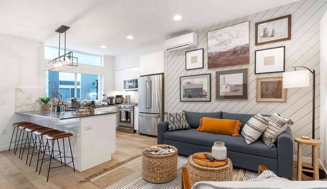 Perch - Capitol Luxe Six: Central Capitol Hill | Walk score 96