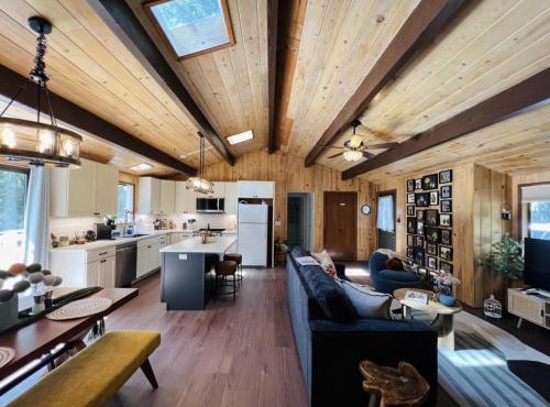 Perch - Ellie's Secret Cabin