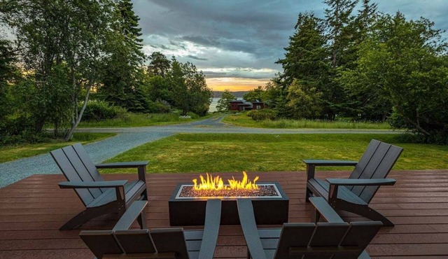 Perch - Greenbank Cottage: quiet & view, relaxing outdoor oasis