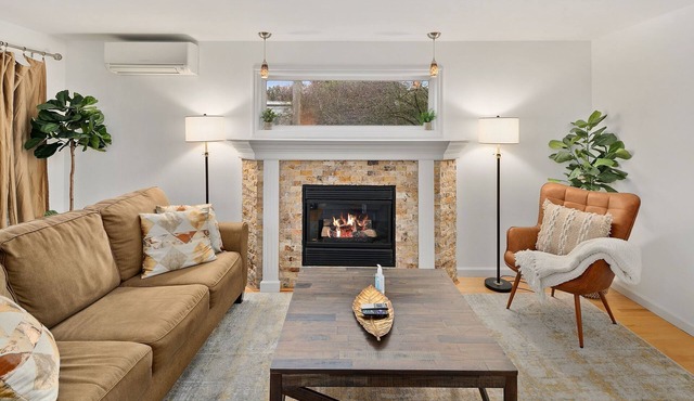 Perch - Magnolia Manor: Cozy 3bd Family Retreat