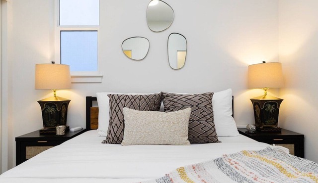Perch - Modern West Seattle Retreat | 2 Private Suites